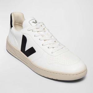 VejaWomen’s V10 Leather Lace Up Sneakers, EU 37/ US 6
